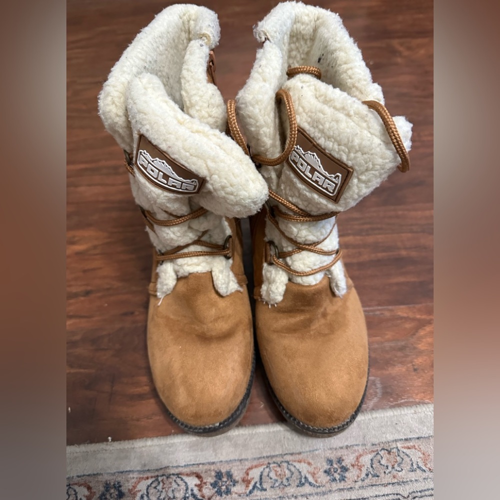 Winter fleece wedge boots with laces from Amazon.